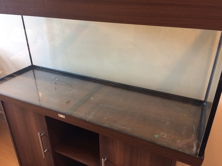 Gebruikte tank voor een schoonmaakbeurt