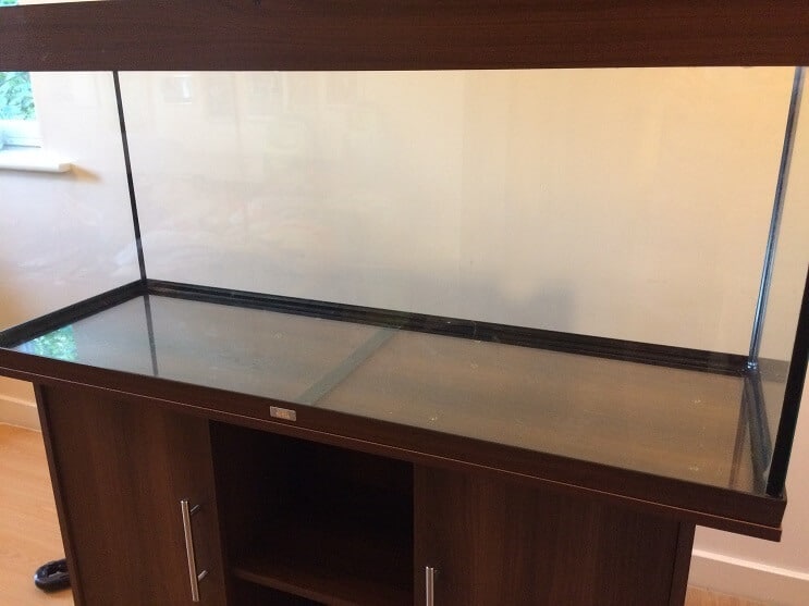 Gebruikte tank na een schoonmaakbeurt